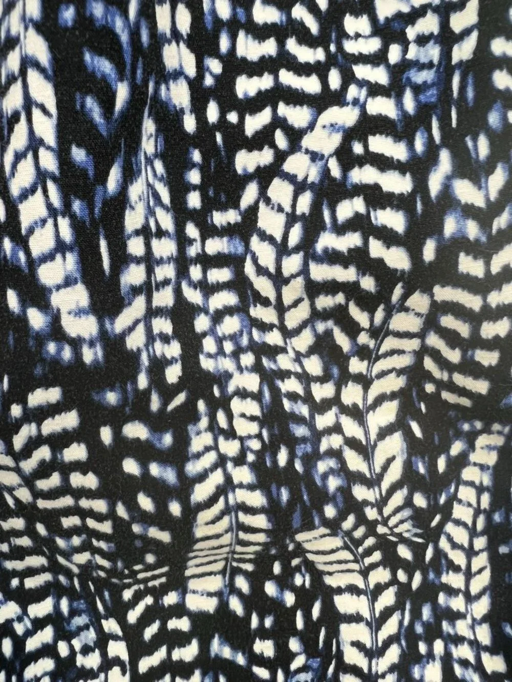 White House Black Market Womens Chino Shorts Flat Front Sz 4 Multi Feather Print
